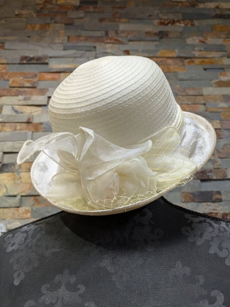 Ivory Derby Hat with Lace and Lovely Lily Detail