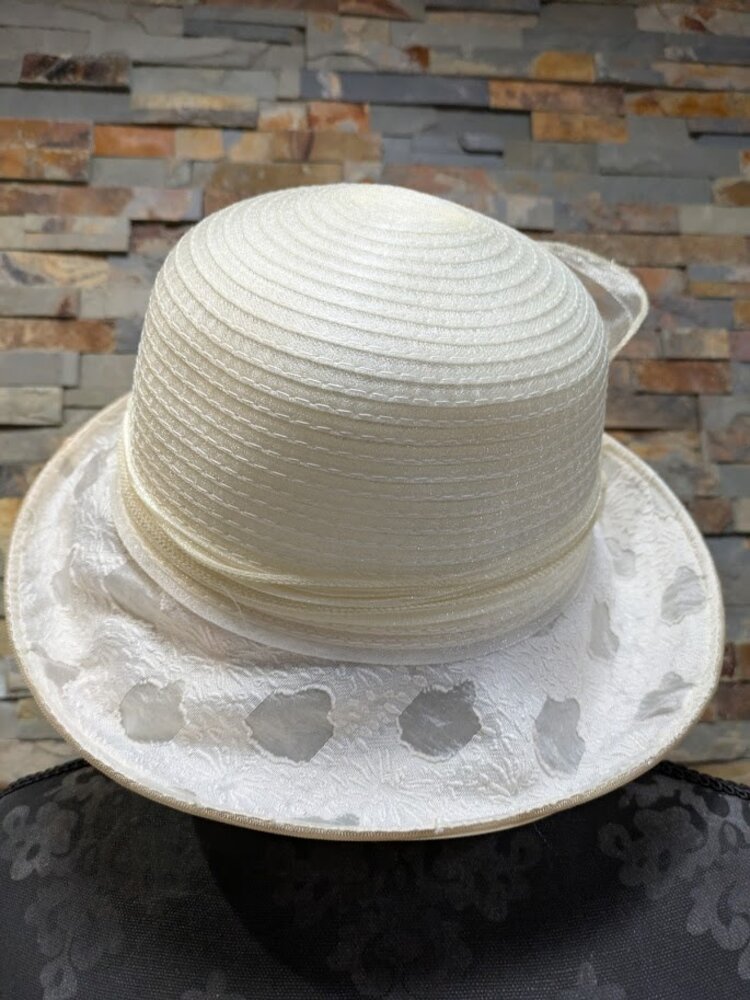 Ivory Derby Hat with Lace and Lovely Lily Detail