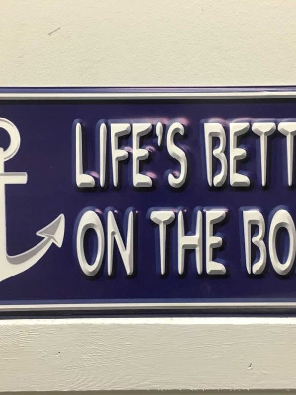 Affiche en métal  - Life's better on the boat bleue