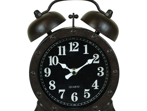 Horloge de table en métal rustique