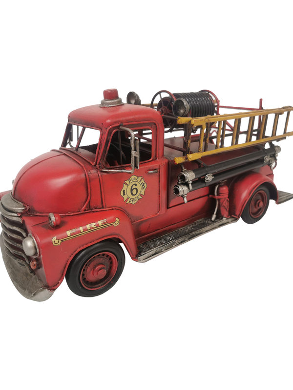 Camion de pompiers rouge en métal