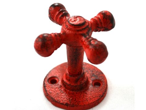 Crochet robinet rouge