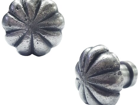 Poignée en forme de fleur métal antique