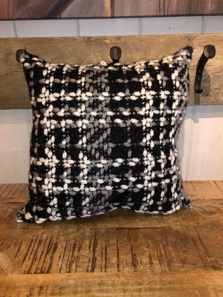 Coussin noir, blanc et gris