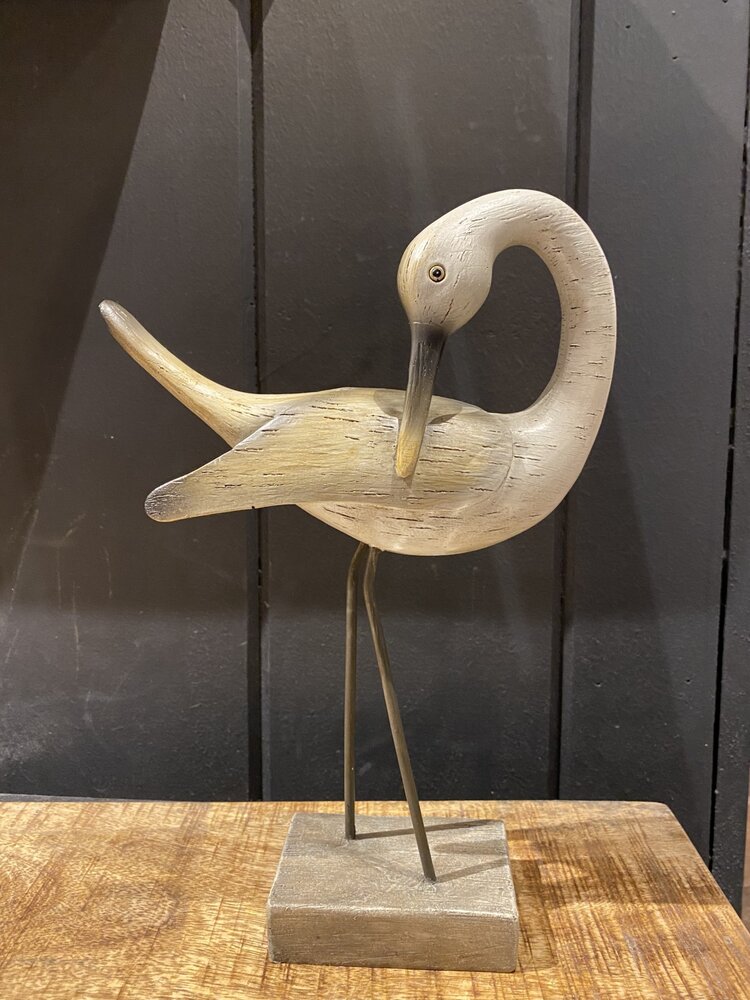 Oiseau longues pattes cou courbé