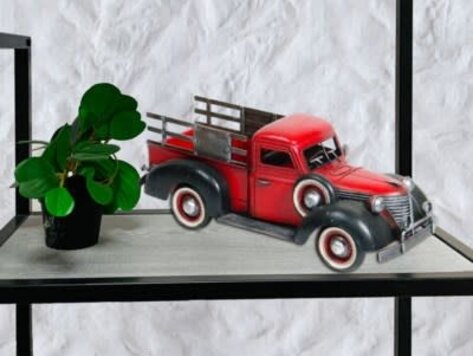 Camion de livraison vintage rouge et noir