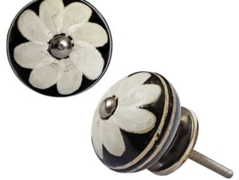 Poignée noire avec fleur blanche