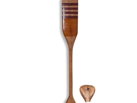 Rame en bois avec lignes rouges