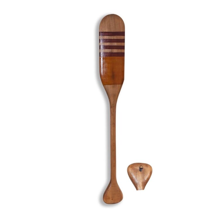 Rame en bois avec lignes rouges