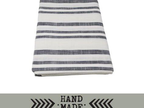 Nappe avec lignes grises   54'' x 72''