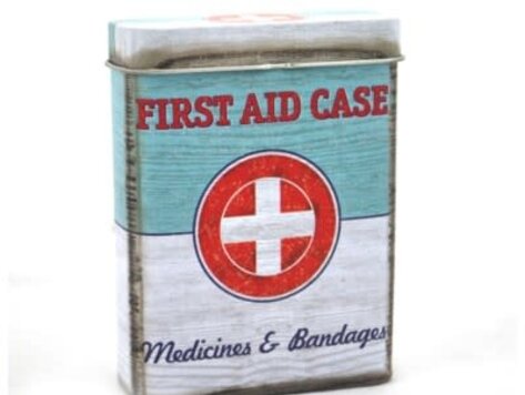 Boite de métal premiers soins