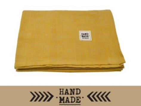 Nappe ocre 54" x 72"