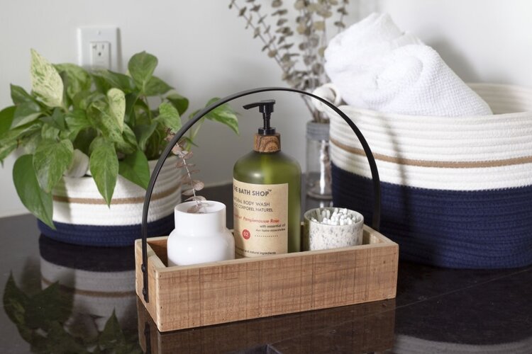 Cabaret en bois avec poignée en métal