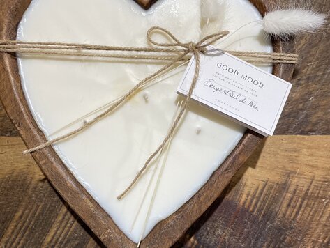 Bougie grand coeur brun en bois - 6 mèches
