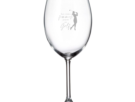 Coupe à vin gravée - Les vraies femmes jouent au golf
