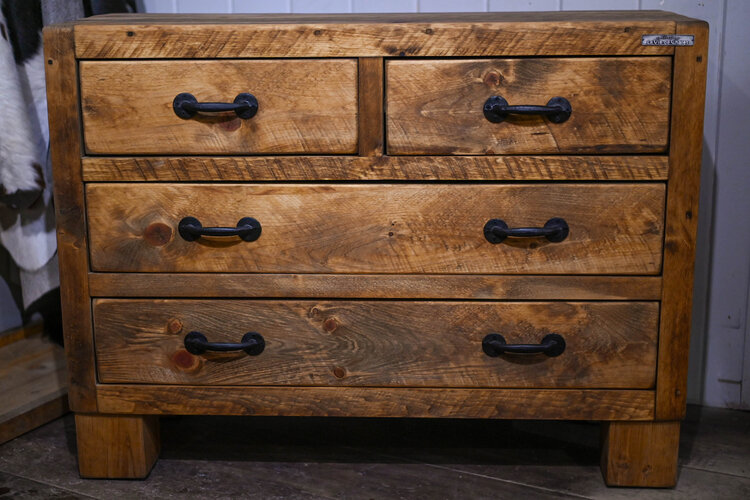 Commode Beaux Rêves Mme Pattes de bois (Couleur La Vie de Chalet)