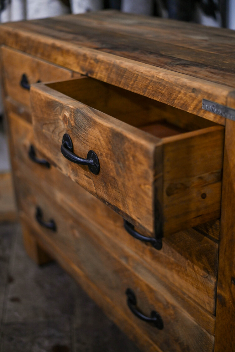 Commode Beaux Rêves Mme Pattes de bois (Couleur La Vie de Chalet)