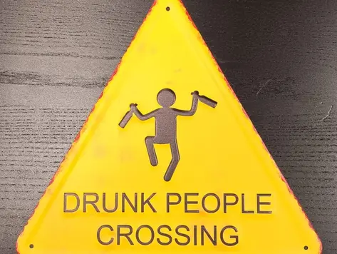 Affiche en métal - Drunk People Crossing