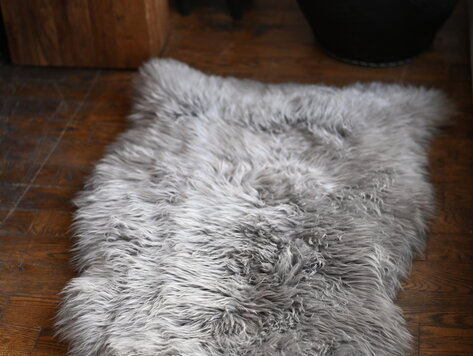 Peau de mouton véritable grise