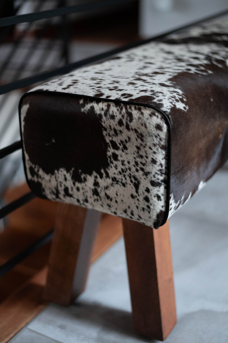 Banc double en peau de vache