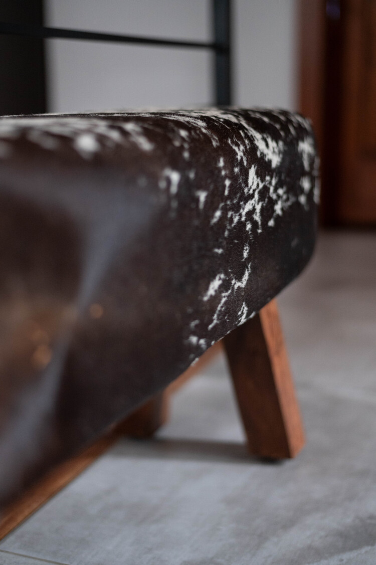 Banc double en peau de vache