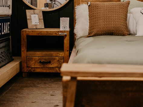 Table de Chevet La Sublime  (couleur La Vie de Chalet)