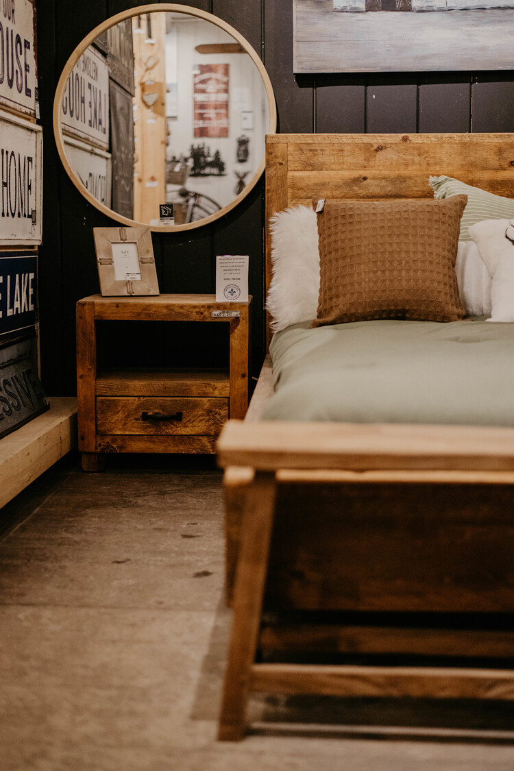 Table de Chevet La Sublime  (couleur La Vie de Chalet)