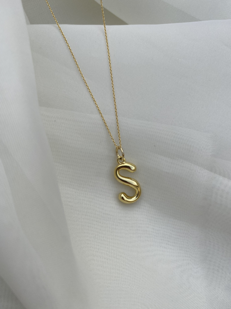 BONVO LETTER PENDANT NECKLACE