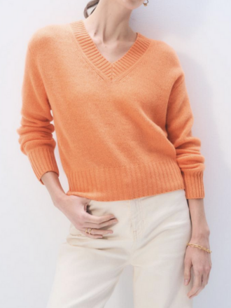 WHITE + WARREN FEATHERWEIGHT CASHMERE V NECK