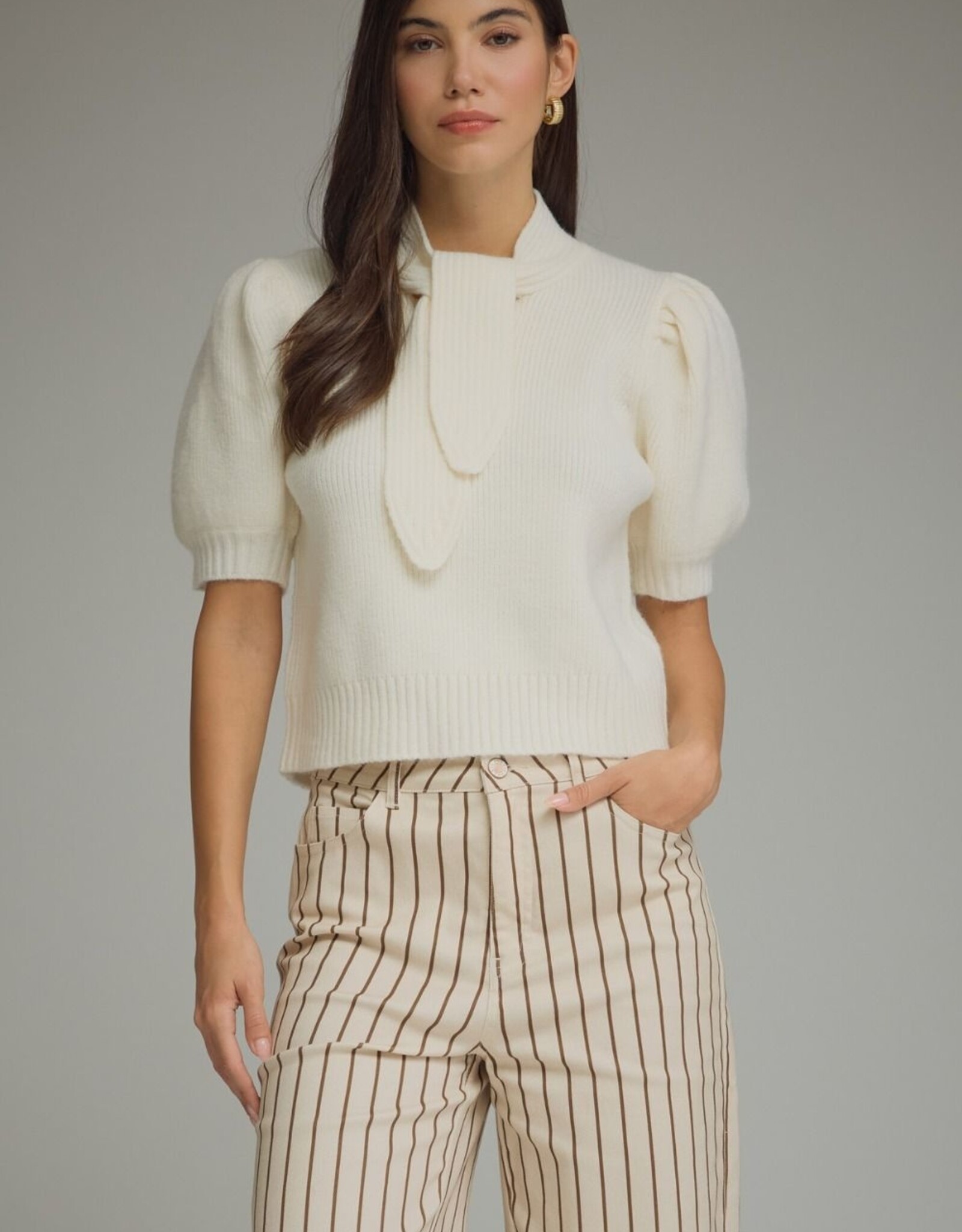 Cream S/S Puff Sleeve Sweater w/ Neck Tie