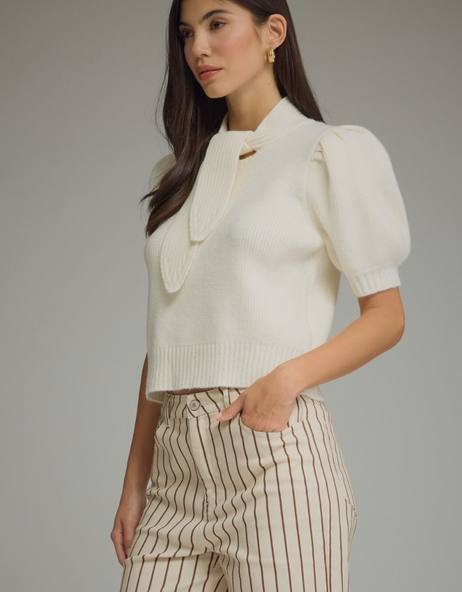 Cream S/S Puff Sleeve Sweater w/ Neck Tie