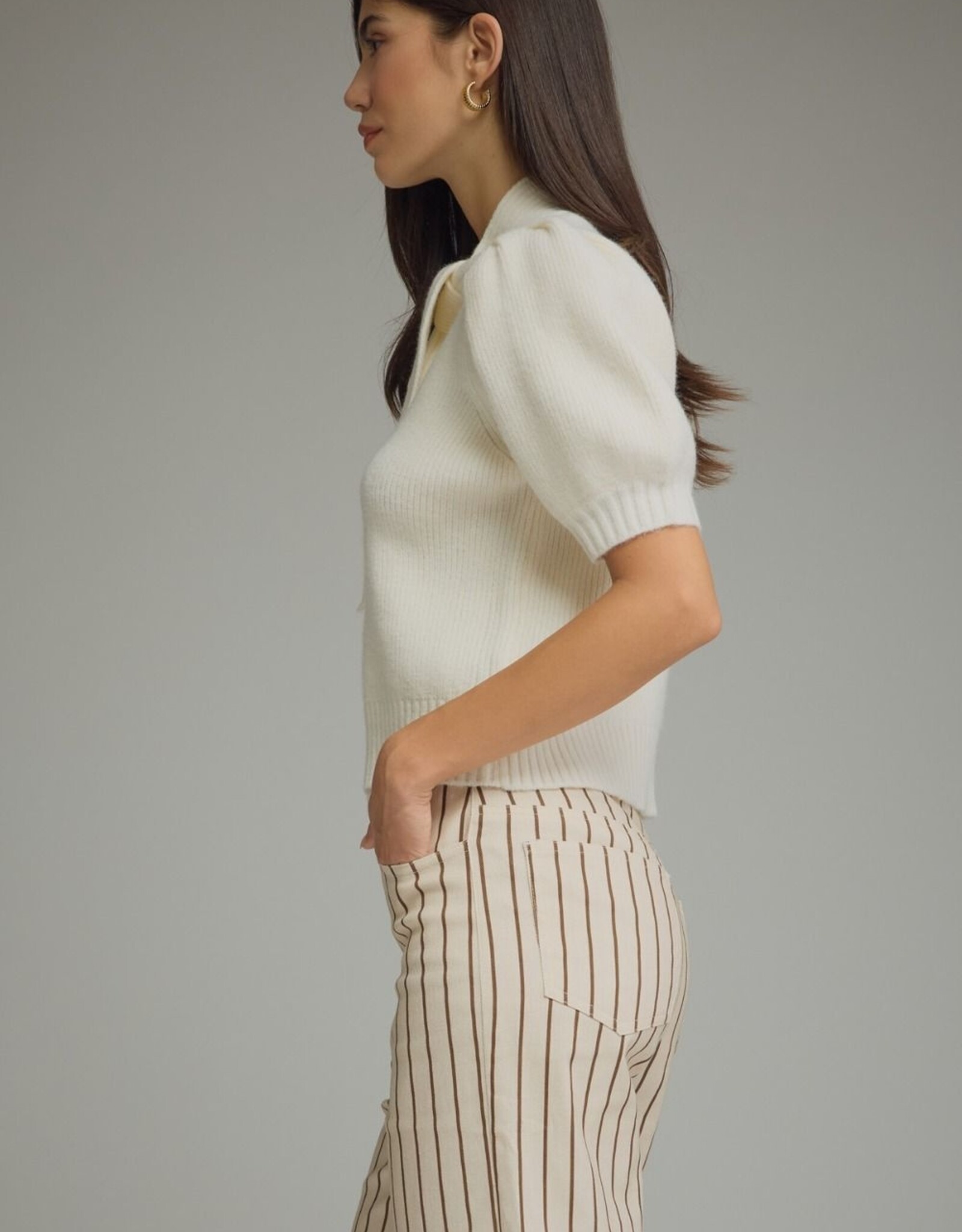 Cream S/S Puff Sleeve Sweater w/ Neck Tie