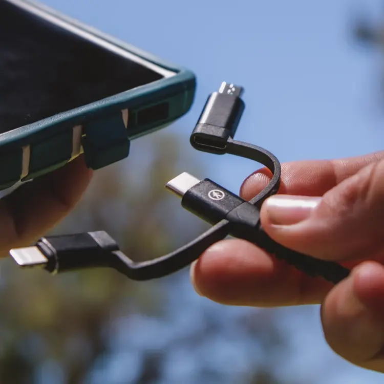 Outdoor Tech Outdoor Tech CALAMARI ULTRA PLUS - 5-in-1 MFI Charge Cable (2M)