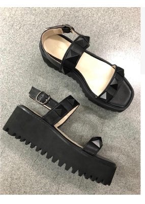 All Black Pyramid Stud Flatform Sandal