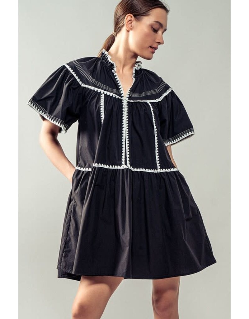 Trend Notes Trend Notes Contrast Trim Pleated Mini Dress