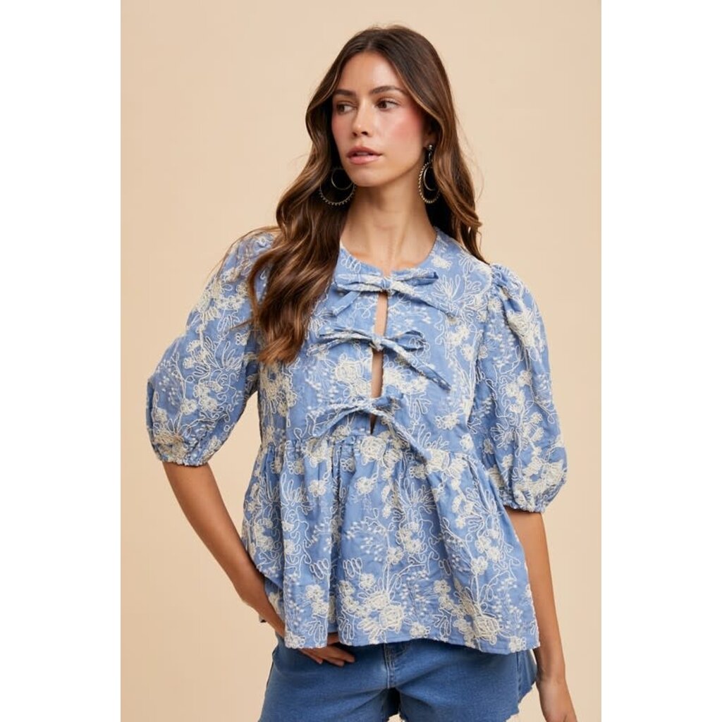 Anniewear Anniewear Floral Embroidery Blouse