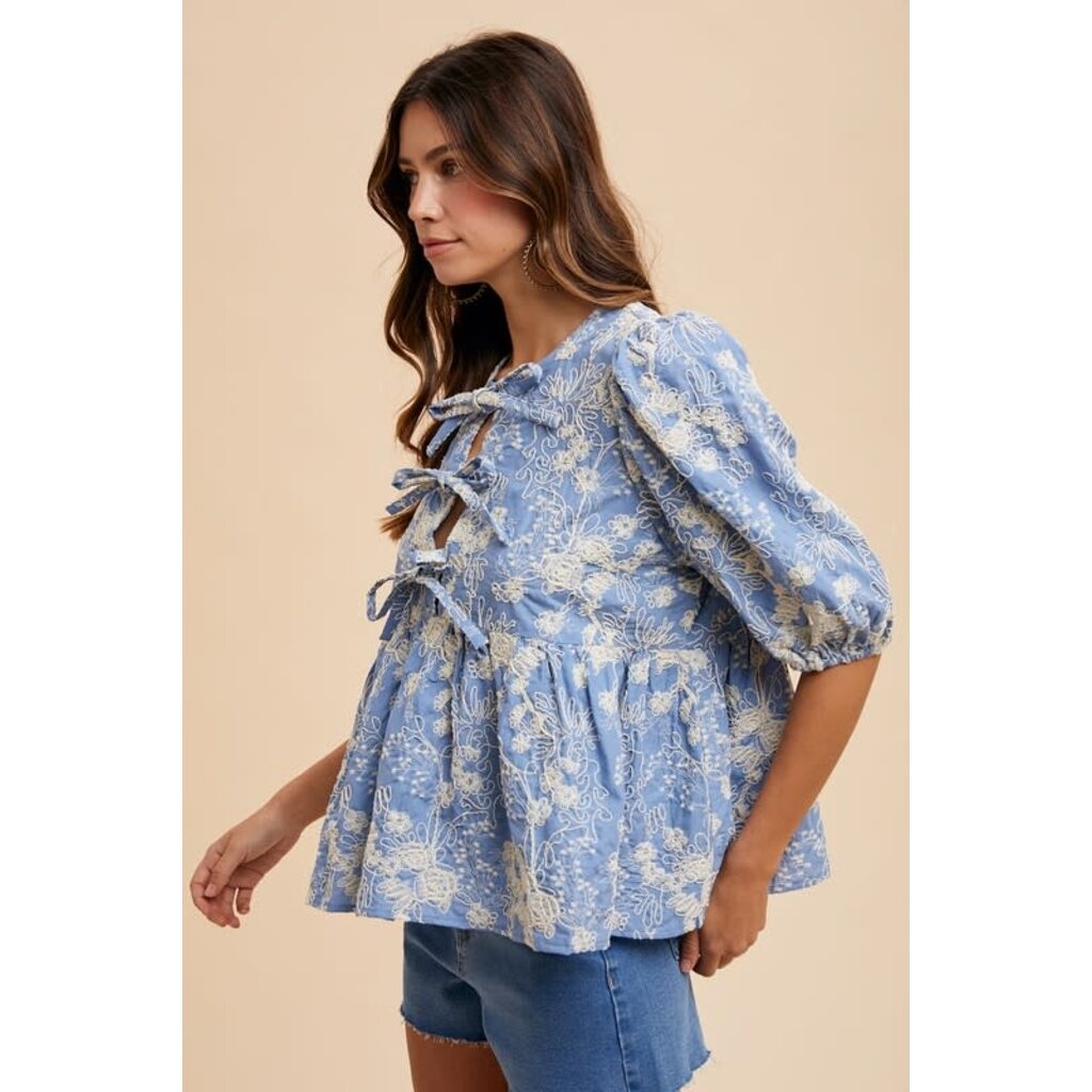 Anniewear Anniewear Floral Embroidery Blouse