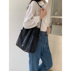 Pretty Persuasions Pretty Persuasions Woven Shoulder Bag