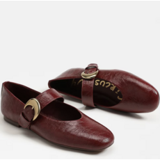 Circus Circus Bella Flat