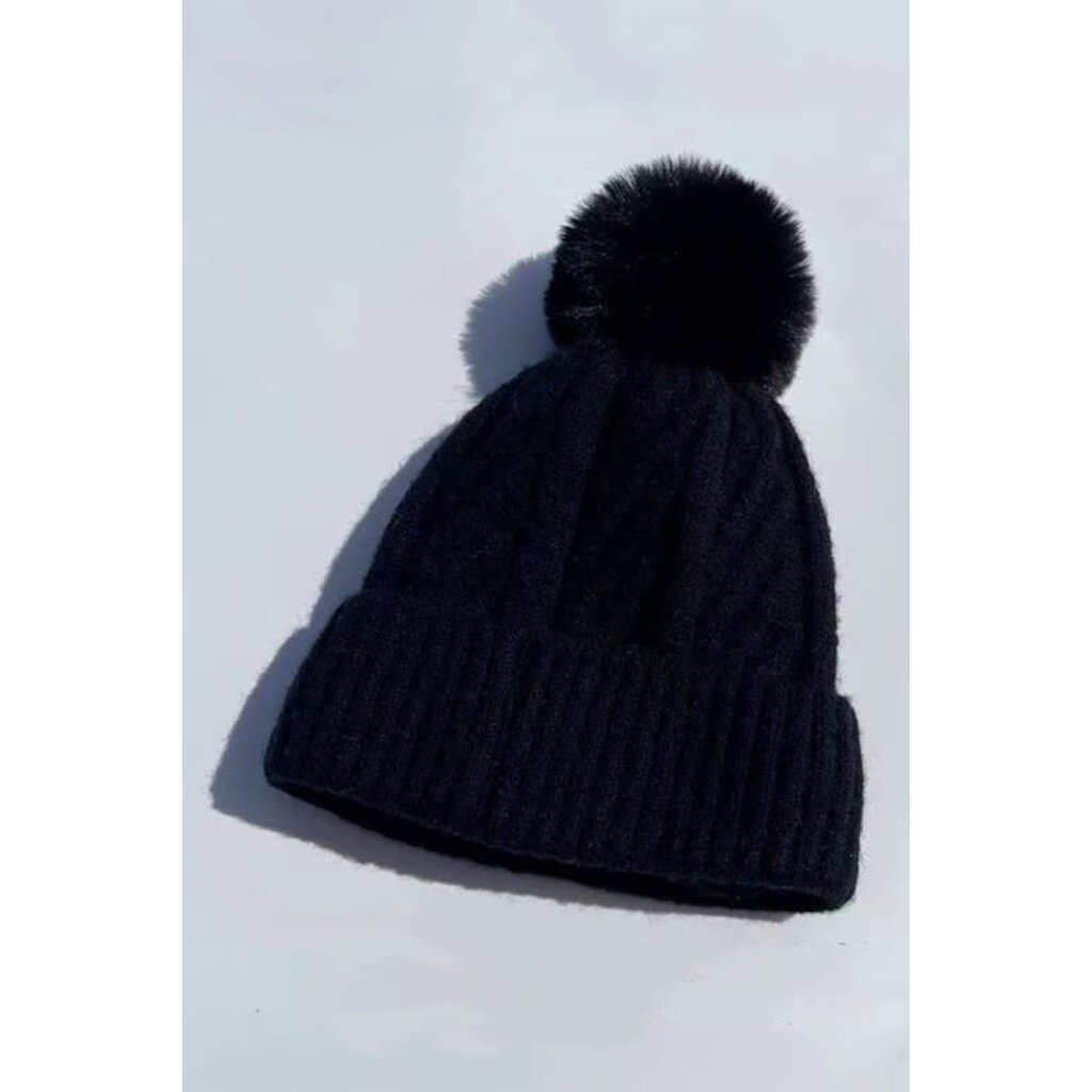 Swan Madchen Swan Madchen Solid Pom-Pom Fleece Lined Beanie