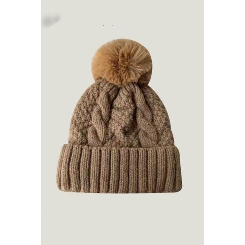 Swan Madchen Swan Madchen Solid Pom-Pom Fleece Lined Beanie