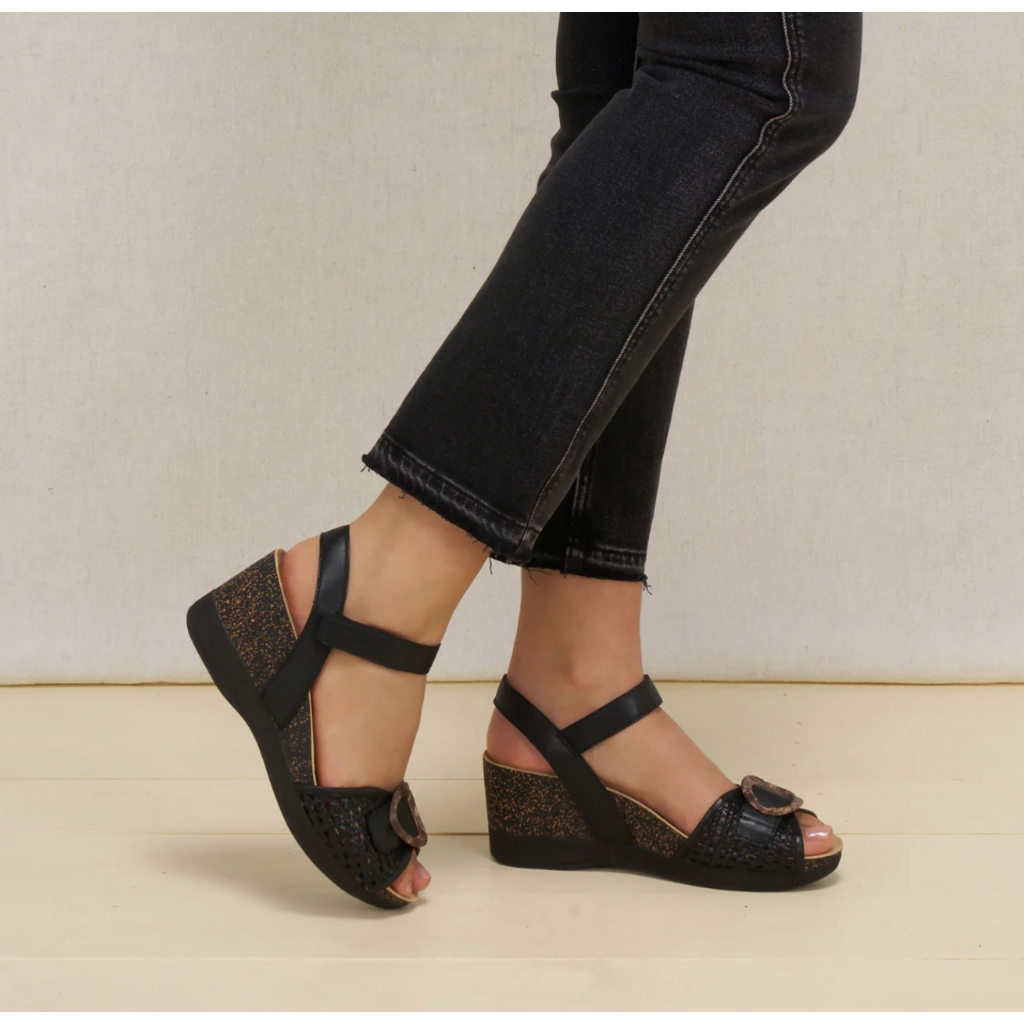 Dansko Dansko Stella Adjustable Wedge Sandal