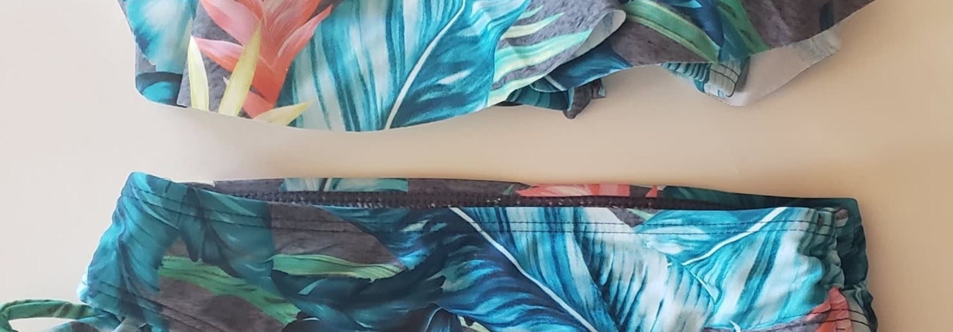 Maillot 2 pièces à volants - Feuilles