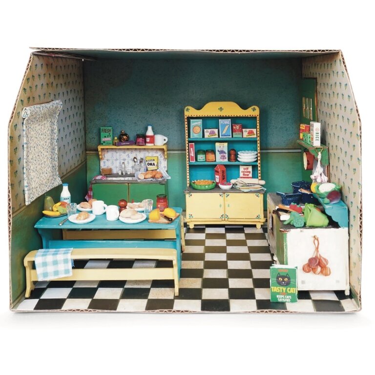 Sam & Julia Kitchen Cardboard Room