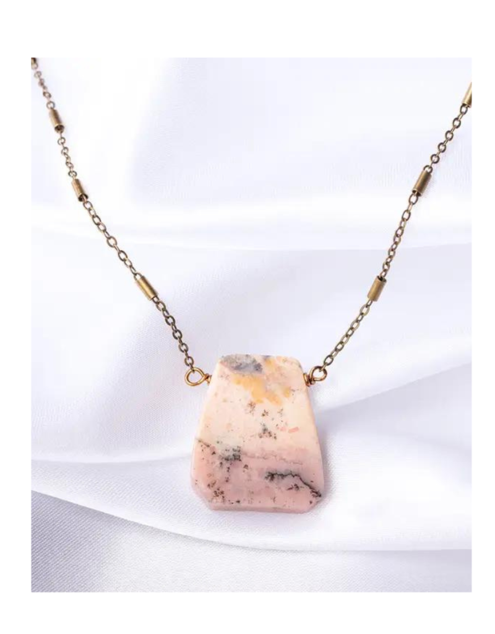 Faire/Edgy Petal NECKLACE-OPAL PINK PERUVIAN