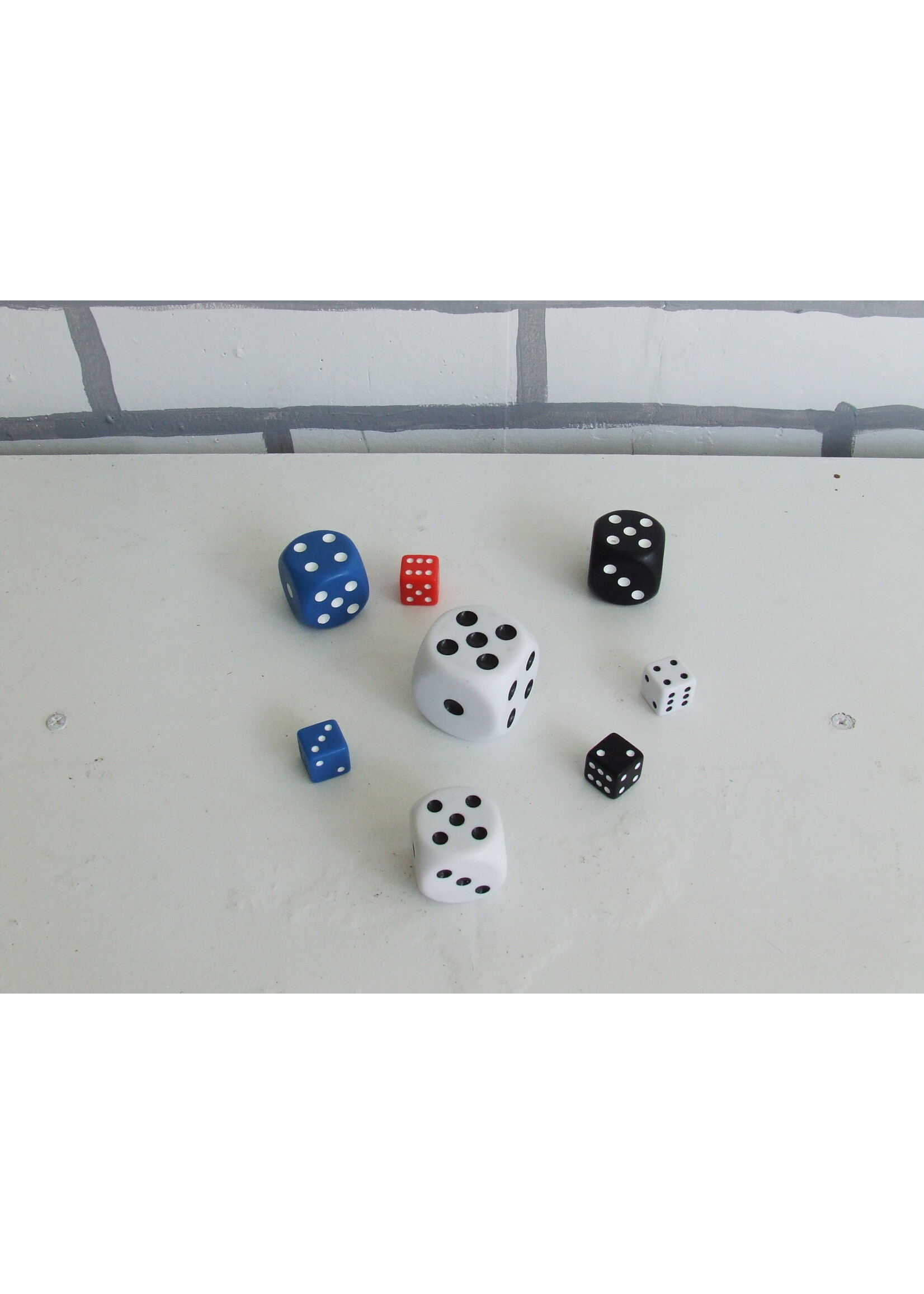 Playing dice small