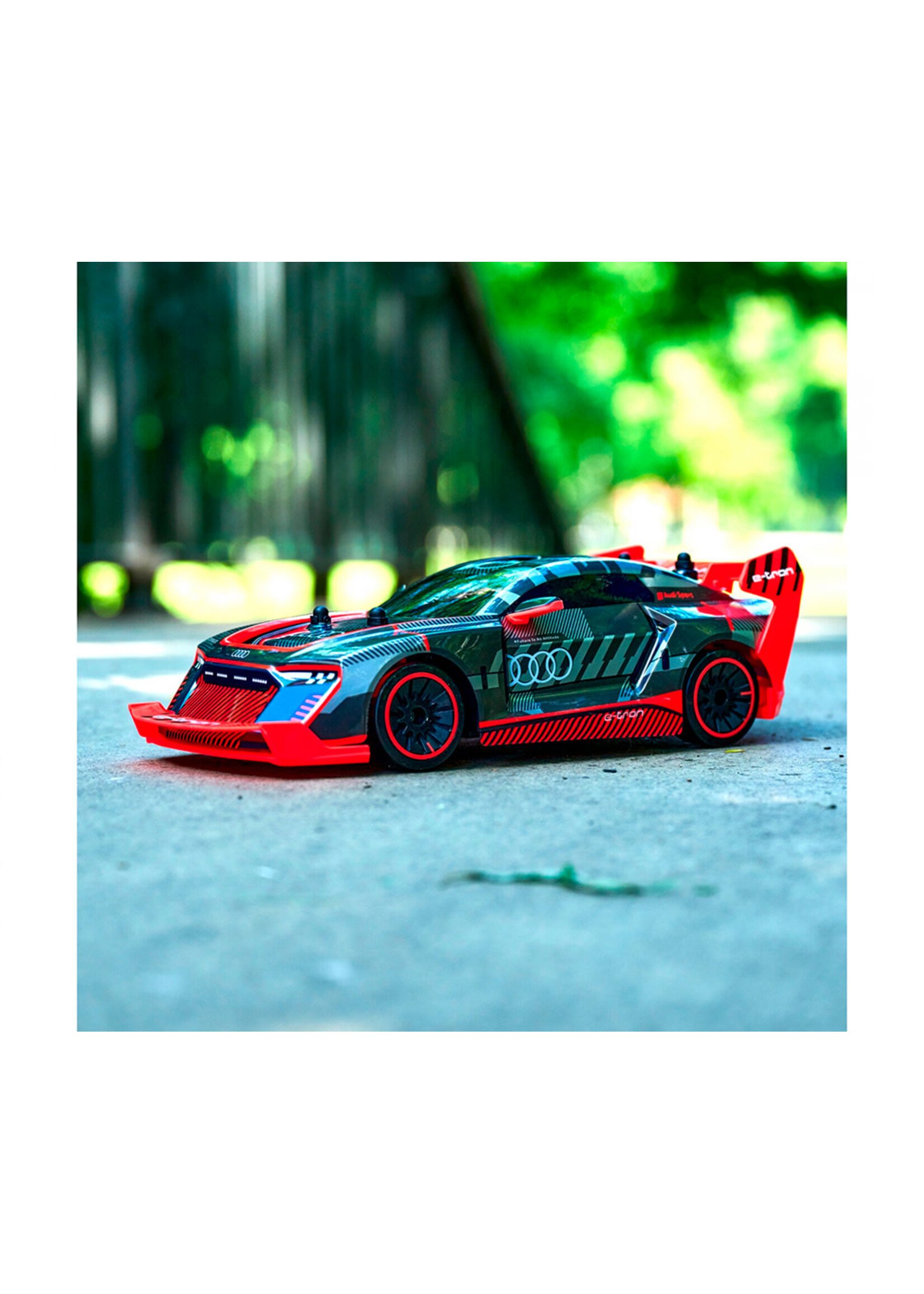 Dickie Toys Dickie - RC Audi S1 E-Tron Quattro Drift Car