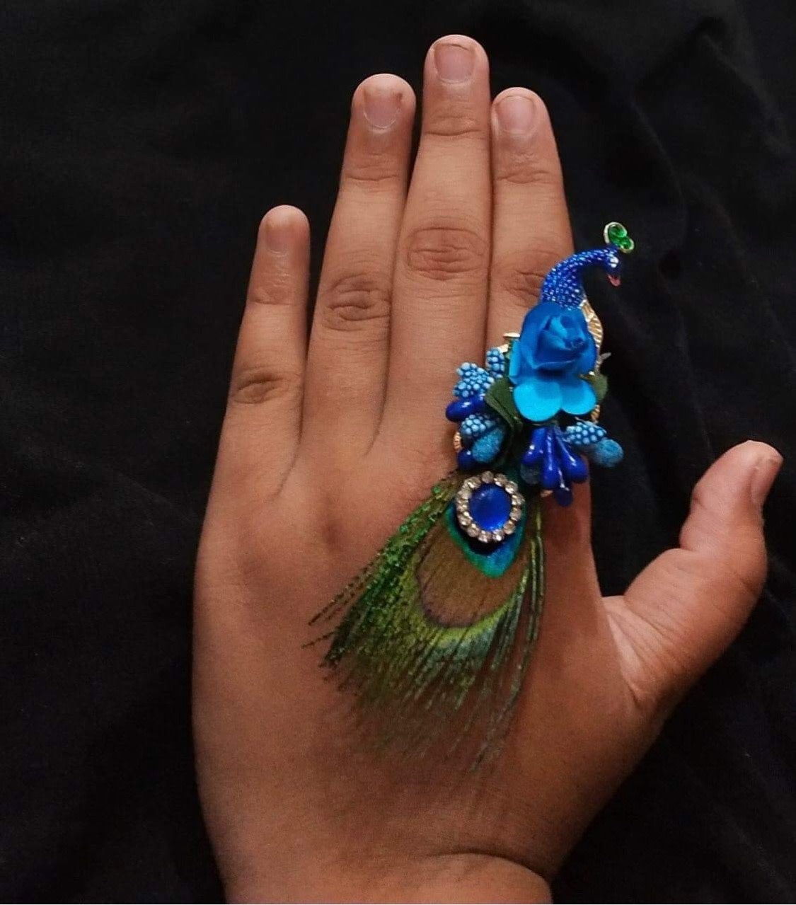 Peacock ring with clearance feathers