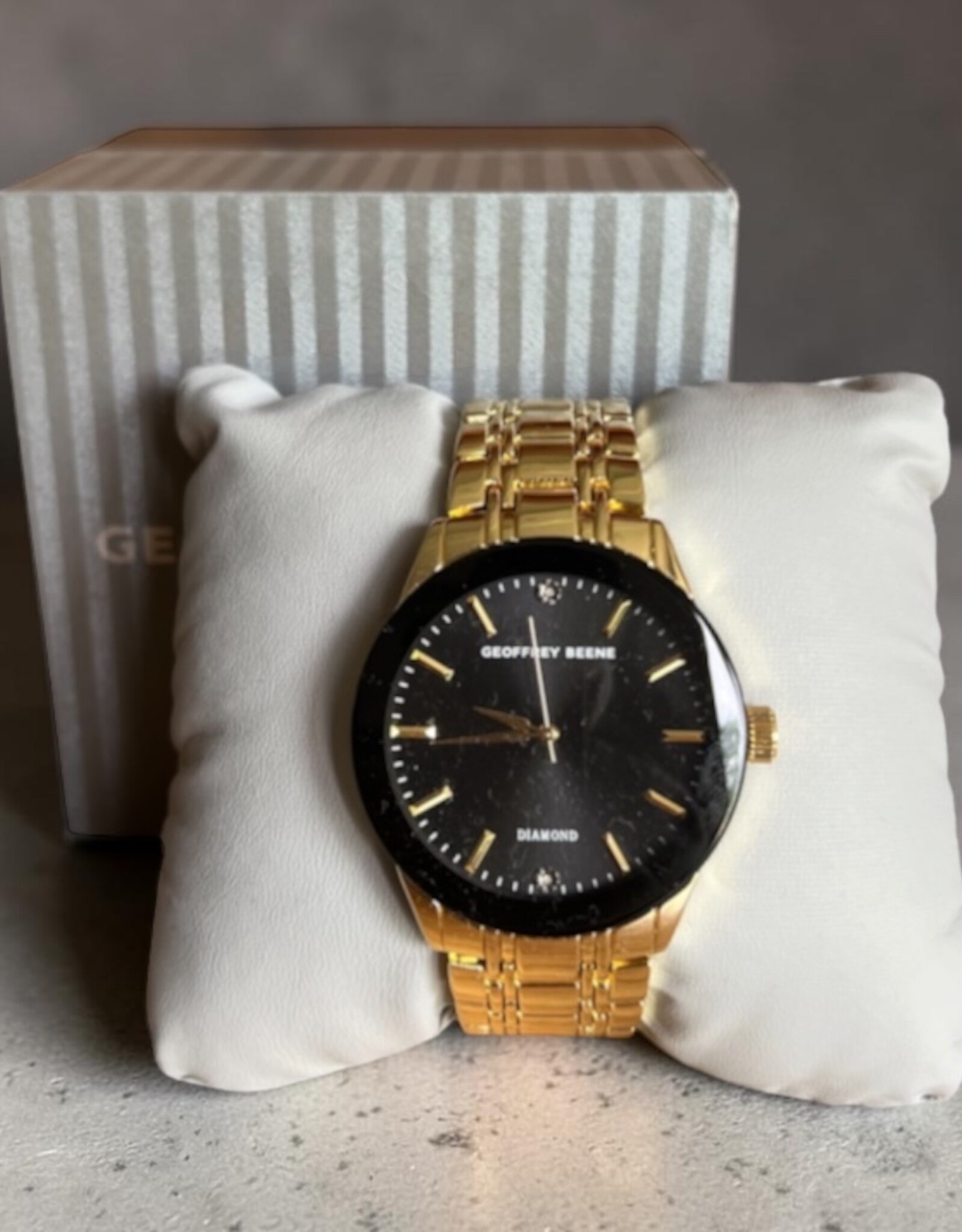 Geoffrey Beene Geoffrey Beene Men’s Watch Round Black Dial Yellow Gold Tone Bracelet
