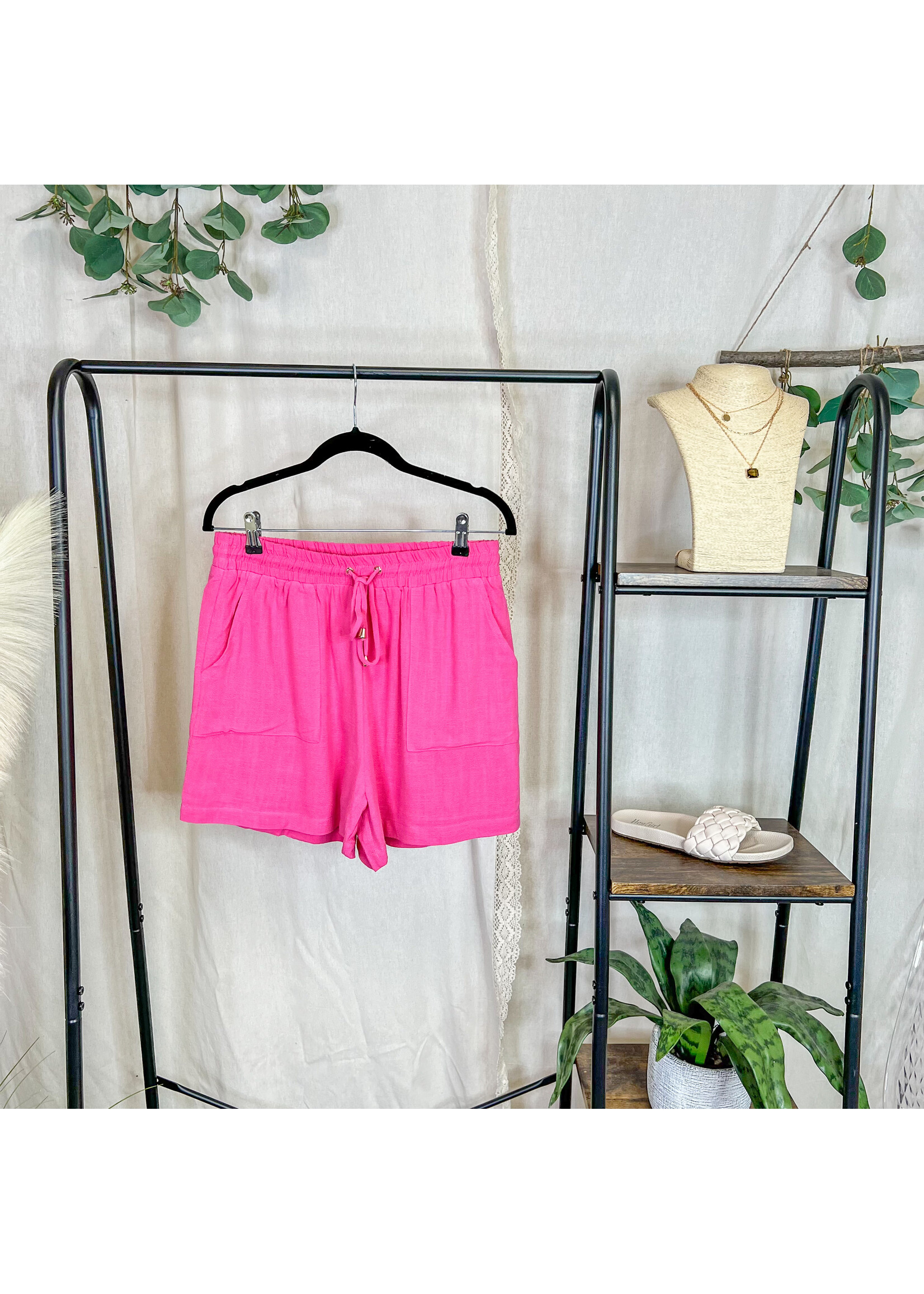 Standout Linen Shorts